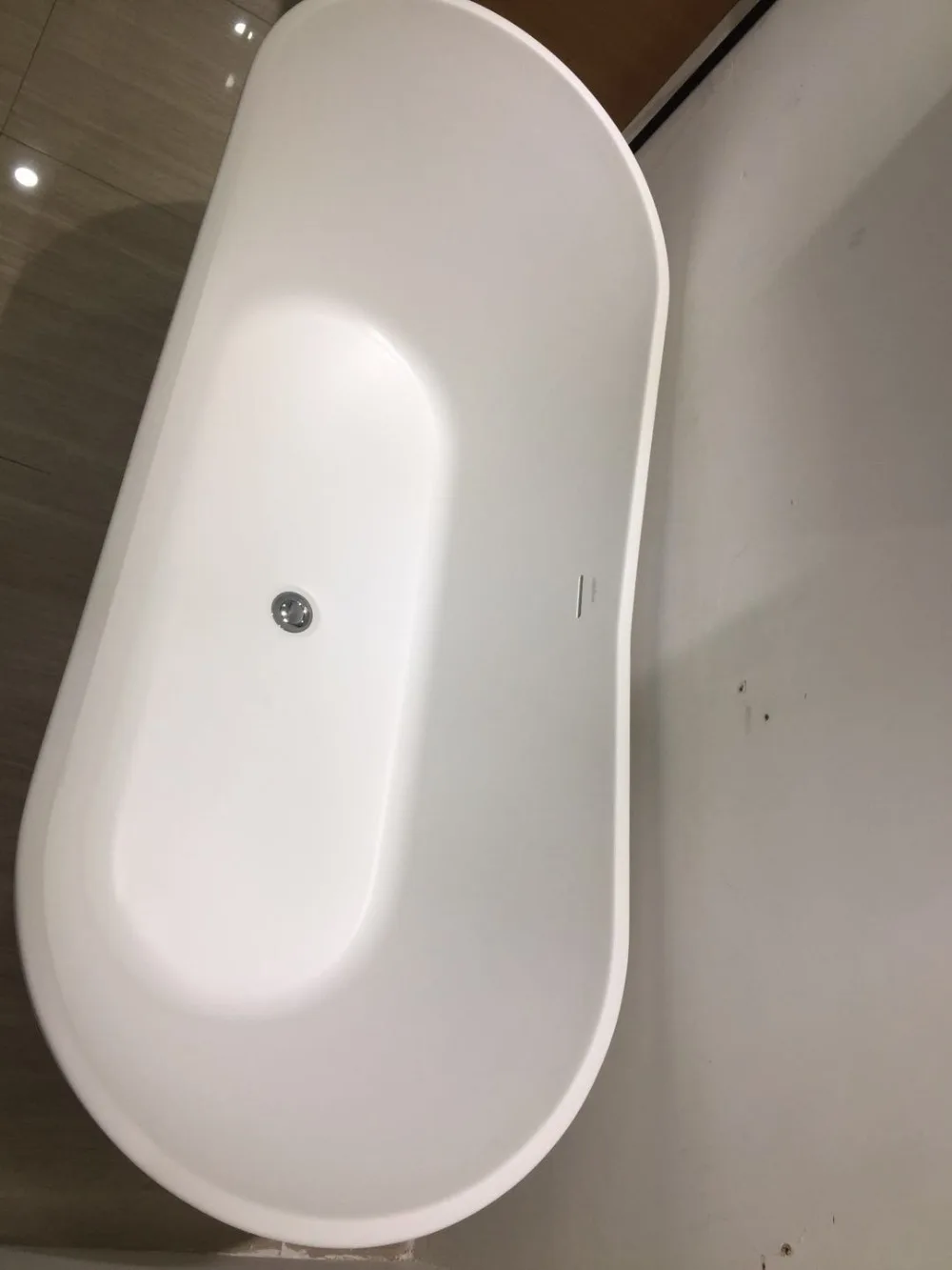 1650mm Seamless Fabrication Freestanding Bathtub White Matt Surface Finishing Soaking Tub With Overflow W0025