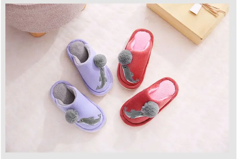 Детские домашние тапочки для девочек; хлопковая обувь; Детские домашние тапочки для мальчиков; обувь с мягкой подошвой «Дельфин»; зимние теплые Нескользящие тапочки