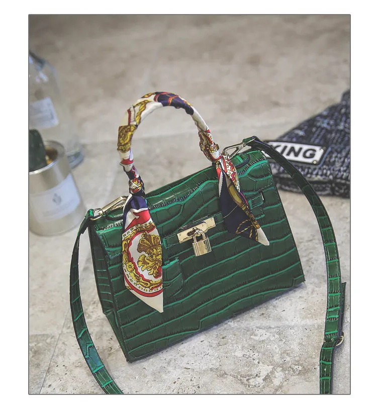 

Women's handbag 2019 high quality silk towel new crocodile tattoo European and American Shang women's shoulder crossbody bag