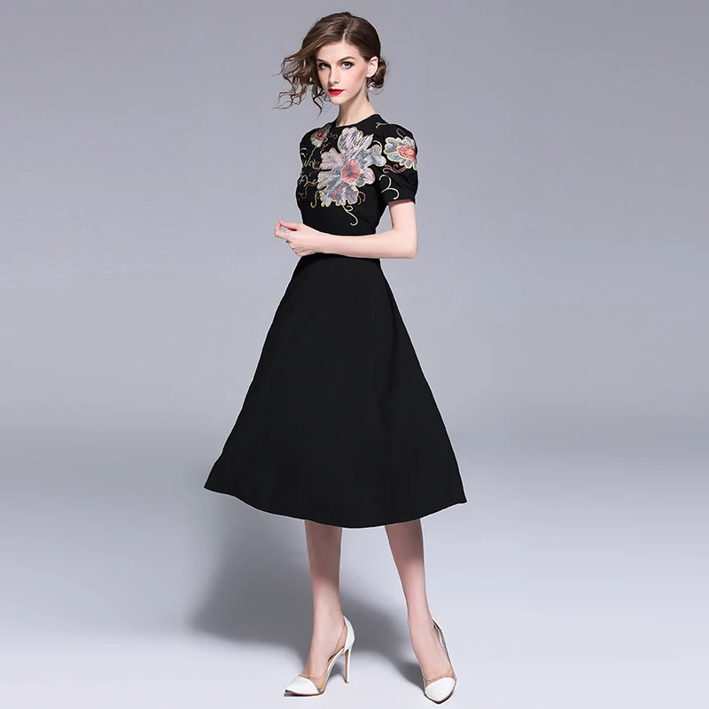 

CBAFU high quality designer runway vintage embroidery dresses for women summer casual elegant big swing short sleeve dress D207