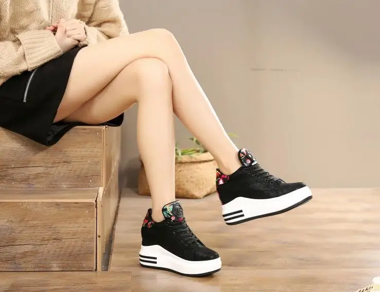 Модные женские туфли на платформе с асимметричным дизайном; сезон весна-осень; обувь на высоком каблуке из искусственной кожи на резиновой подошве; удобная женская обувь