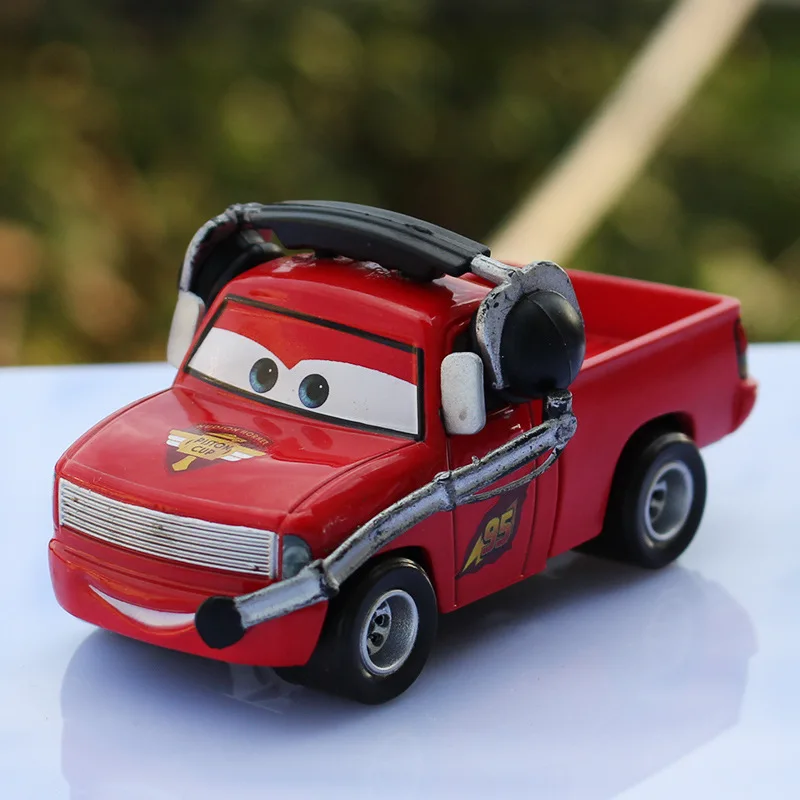Модель для пикапа Disney Pixar Тачки Молния Маккуин с гарнитурой и исчерпывающей