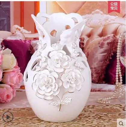 

White European ceramic vase living room is decorated in the home furnishings the adornment of wedding gift of the home furnishin