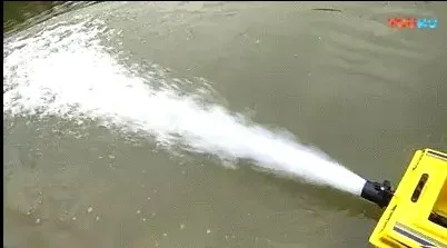 

The 80MM Electric Surfboard USES the Water Jet Propeller to Propel the Large Caliber Pump to Spray the Pump