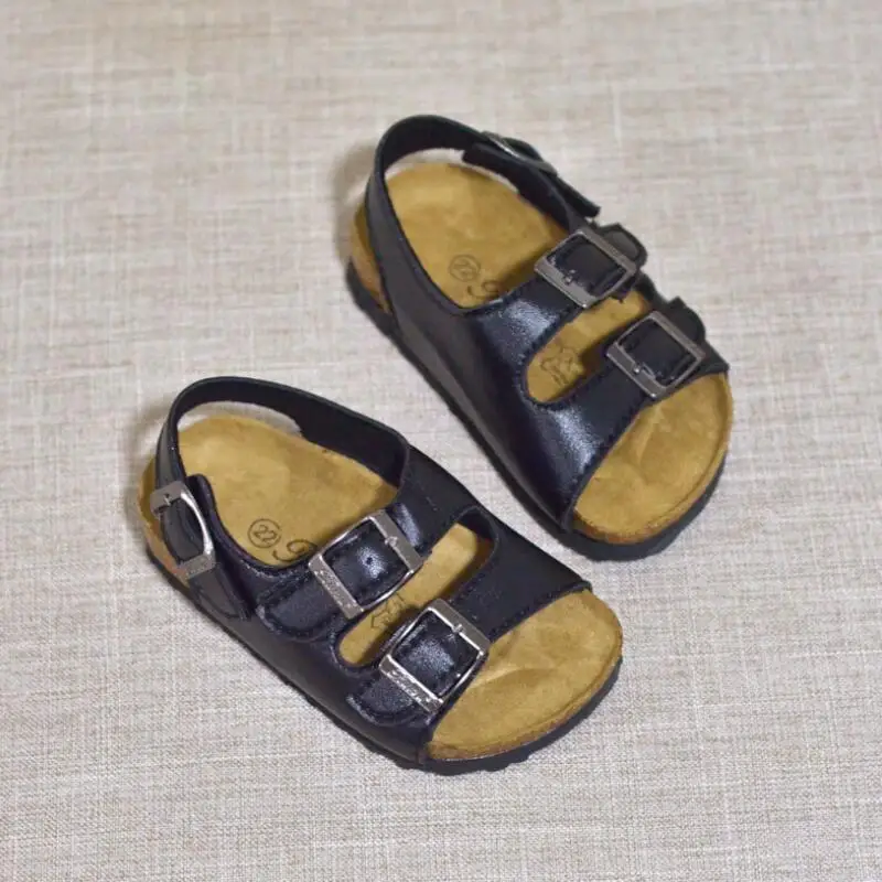 SKHEK детские мягкие сандалии из искусственной кожи, для детей; для мальчиков и девочек; босоножки; дышащая обувь на плоской подошве; Летние удобные сандалии - Цвет: Черный
