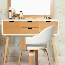 Комод. Спальня стены. Макияж студия за столом