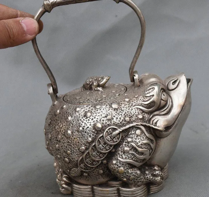 

Chinese Silver Wealth Golden Toad Spittor Hoptoad Shape Teapot Wine Pot Statue