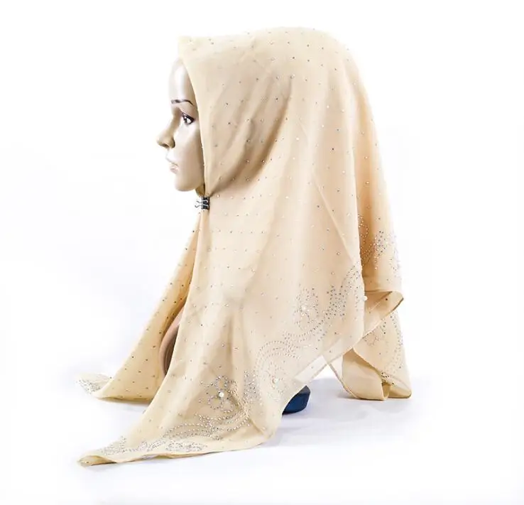 Лето квадратный шарф турецкий мусульманский хиджаб Жемчуг шифон исламский головной убор Для женщин однотонная шаль с Красочные Стразы 105x105 см - Цвет: C4 beige