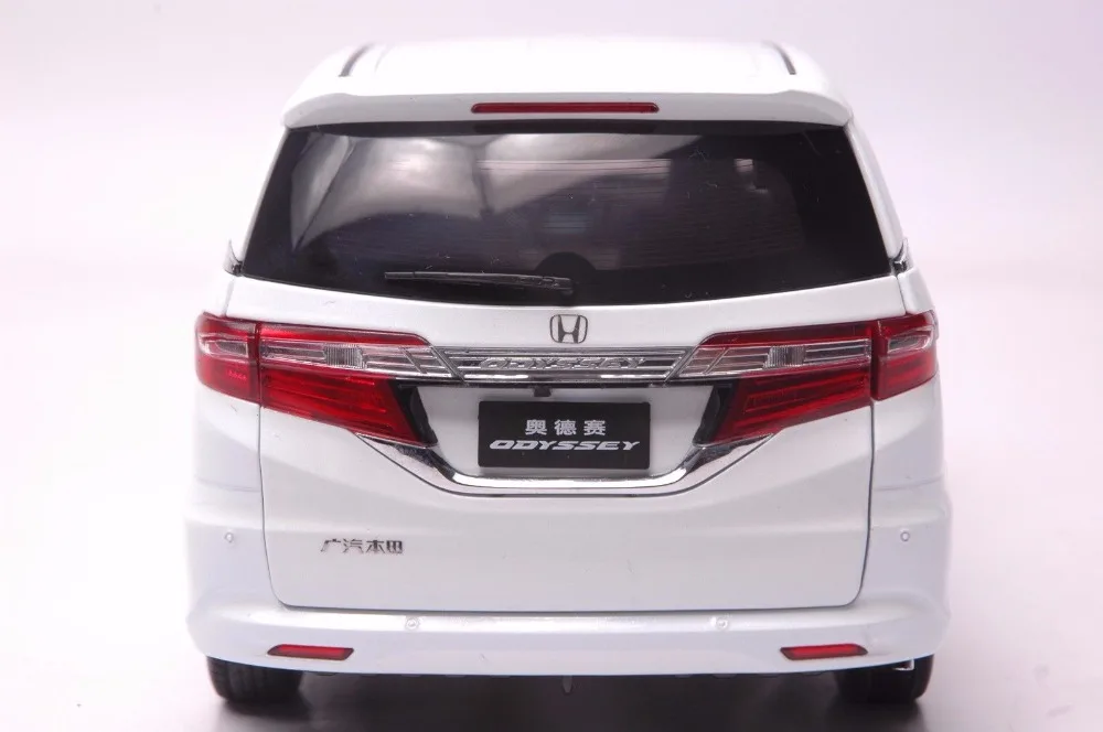 1:18 литья под давлением модели для Honda Odyssey 2015 белый MPV сплав игрушечный автомобиль миниатюрный коллекция подарки Ван