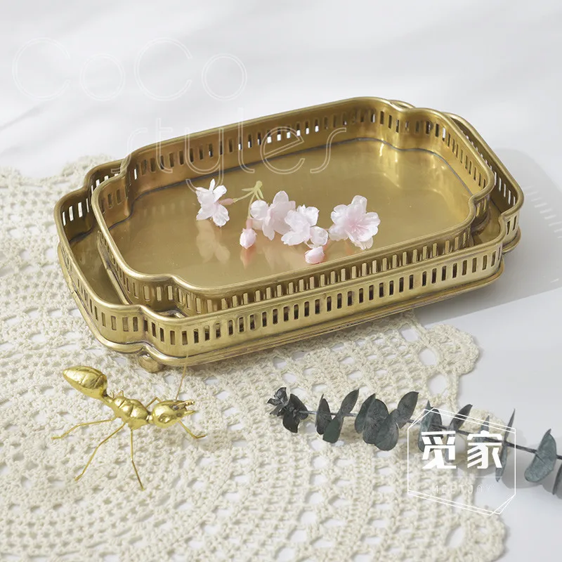 5 vintage brass tray    (4)
