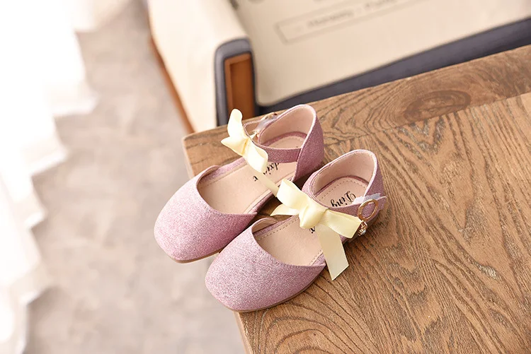 Новые летние туфли принцессы с бантом для девочек, детские модельные туфли с блестками, весенние туфли на плоской подошве для девочек