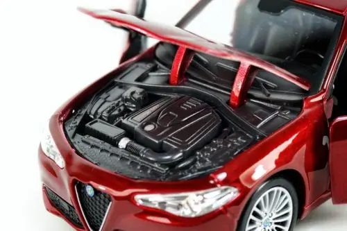 Модель спортивного гоночного автомобиля Bburago 1:24 2016 Alfa Romeo Giulia новинка в