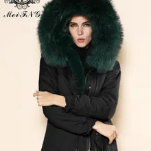 Элегантная удобная Черная куртка с зеленым искусственным мехом внутри с воротником из меха енота короткая парка женский зимний женский мех пальто