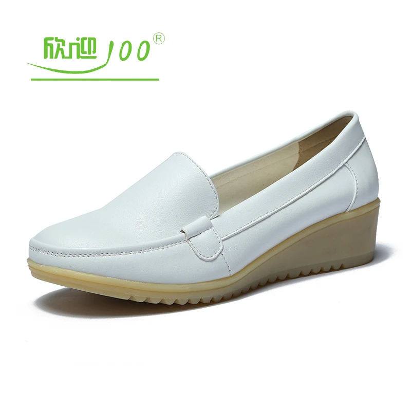 White nurse shoes with slope tendonwomen are comfortable shoes Asakuchi