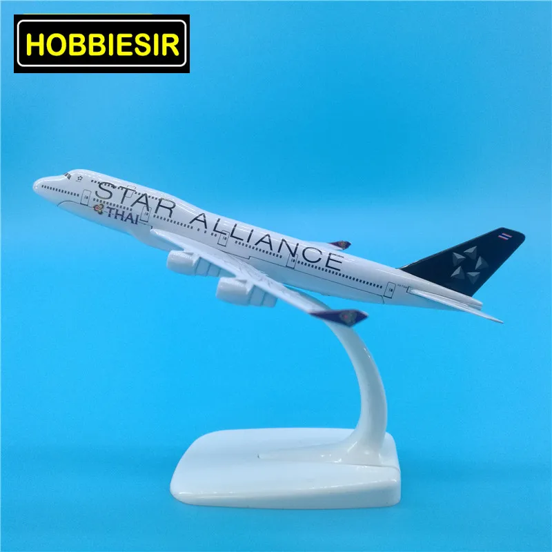 

16CM 1:400 Boeing B747-400 Model Star Alliance Airlines W Base Metal Alloy Aircraft Plane Collection Display Decoration Kid Gift