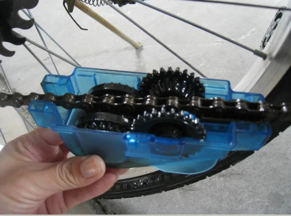 bicycle chain cleaning tool