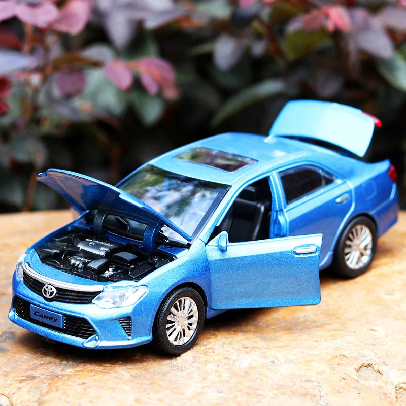 Игрушечный автомобиль Toyota Camry 1:32 металлический сплав литье под давлением модель