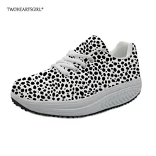 Twoheartsgirl/Классическая обувь на танкетке с леопардовым принтом; Цвет черный, белый; Персонализированная обувь на платформе для женщин; сетчатая обувь для похудения на шнуровке