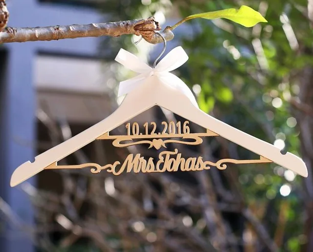 

personalized title names Bridesmaid bride maid of honor rustic Wedding Hangers dressing hanger party favors gifts decorations
