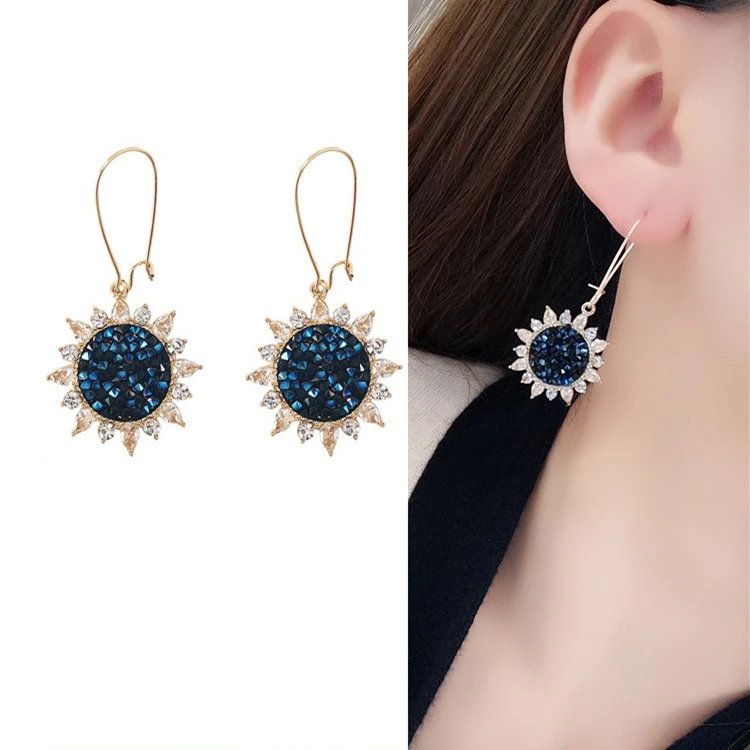

Hot Sale Blue White Crystal Flower Pendant Dangle Drop Statement Gold Metal Earrings for Women Fashion Jewelry Brinco Oorbellen