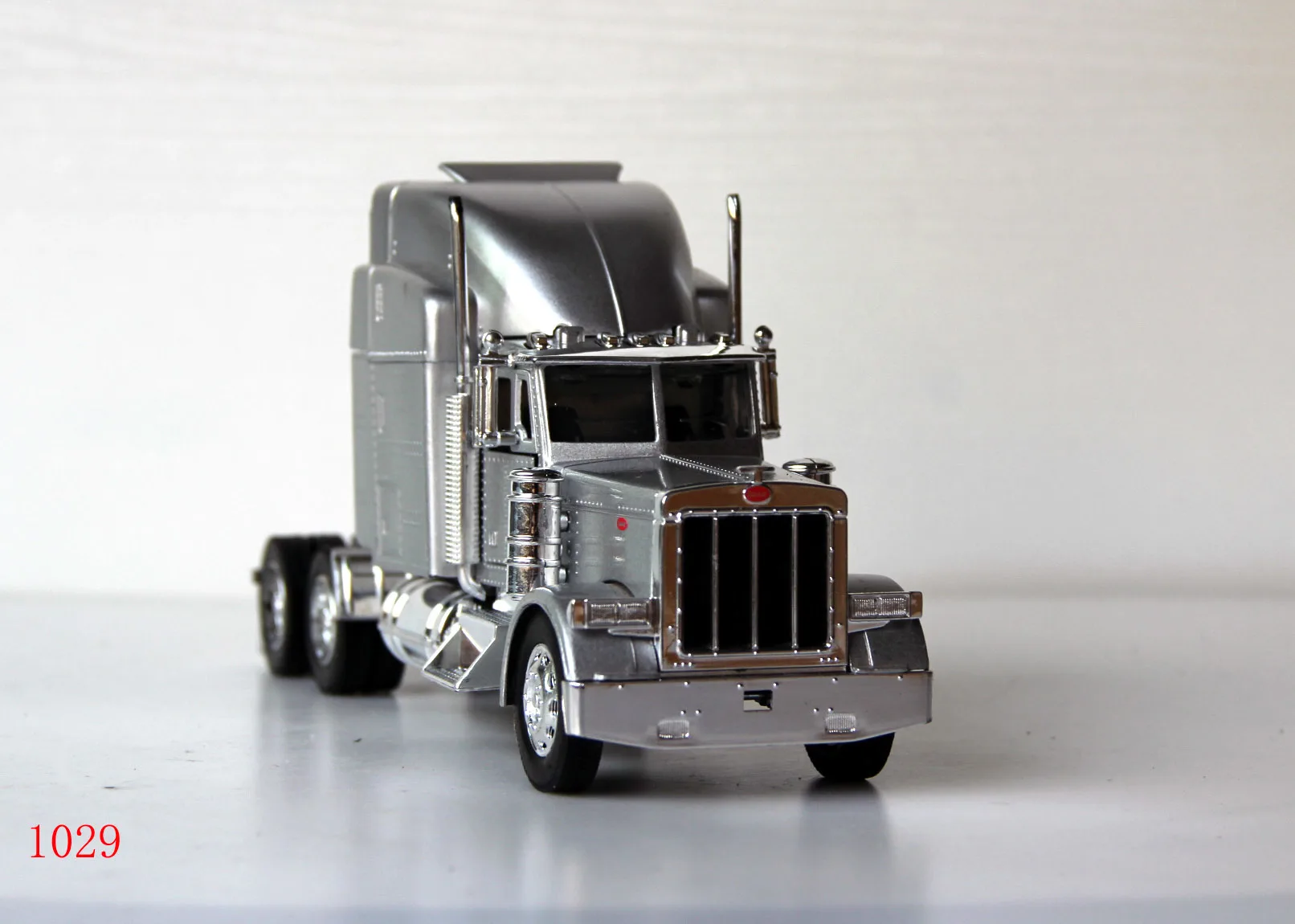 

Special Die-cast Metal 1/32 Trailer Head Static Display Collection Model