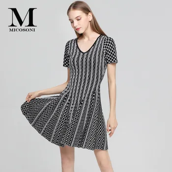 

Micosoni Brand New High-end Quality 2019 Vintage Gold Jacquard Knitted Empire Short-sleeved V-neck Stripes Dresses Black Pink