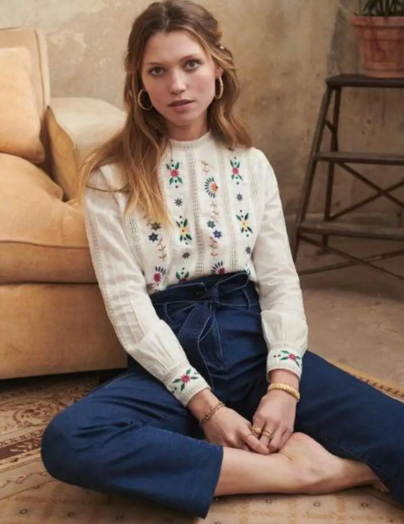 

Woman Shirt Openwork Flower Embroidery 100% Cotton Shirt with natural Shell button
