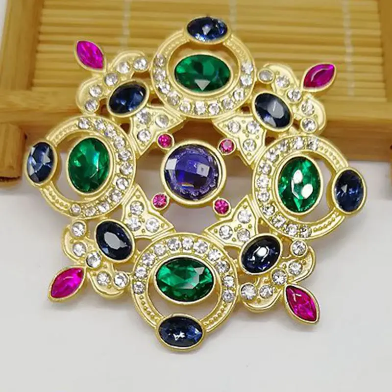 

Factory direct return to ancient Baroque color gem Brooches