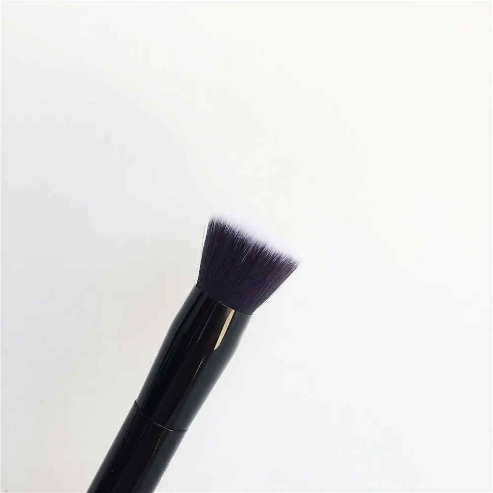 Marc Jacobs The Shape Contour and Blush Brush No. 15 _ 5