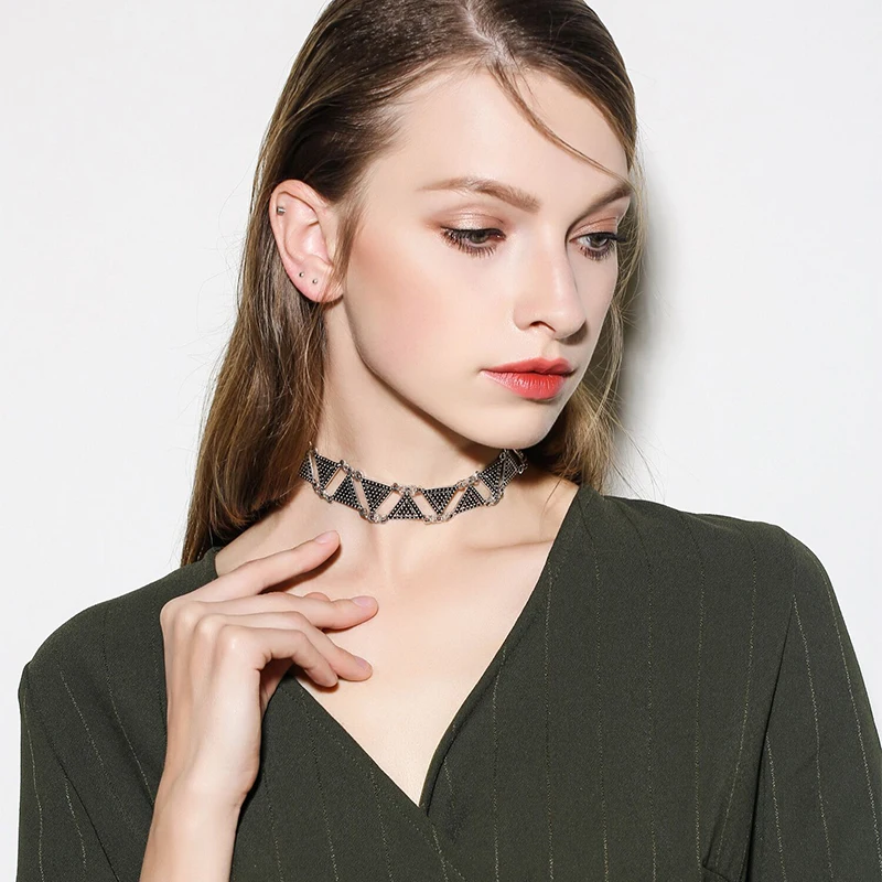 Stylish Vintage Metal Choker Antique Silver Color Women Necklace Triangle Chain Collar Bib