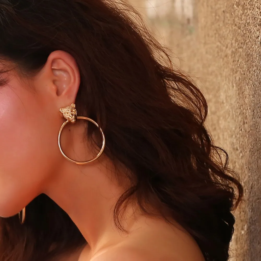

Topkeeping New Gold Silver Color Exaggerated Leopard Head Alloy Earrings For Girl Geometric Big Hollow Round Circle Earrings