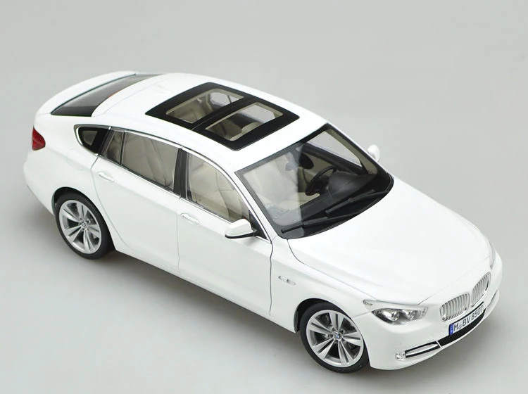 Игрушечный автомобиль из 1:18 сплава 535GT, модель спортивного автомобиля 5 серии GT, черный и белый цвета, авторизованные подлинные детские игрушки, оригинальная коробка - Цвет: Белый