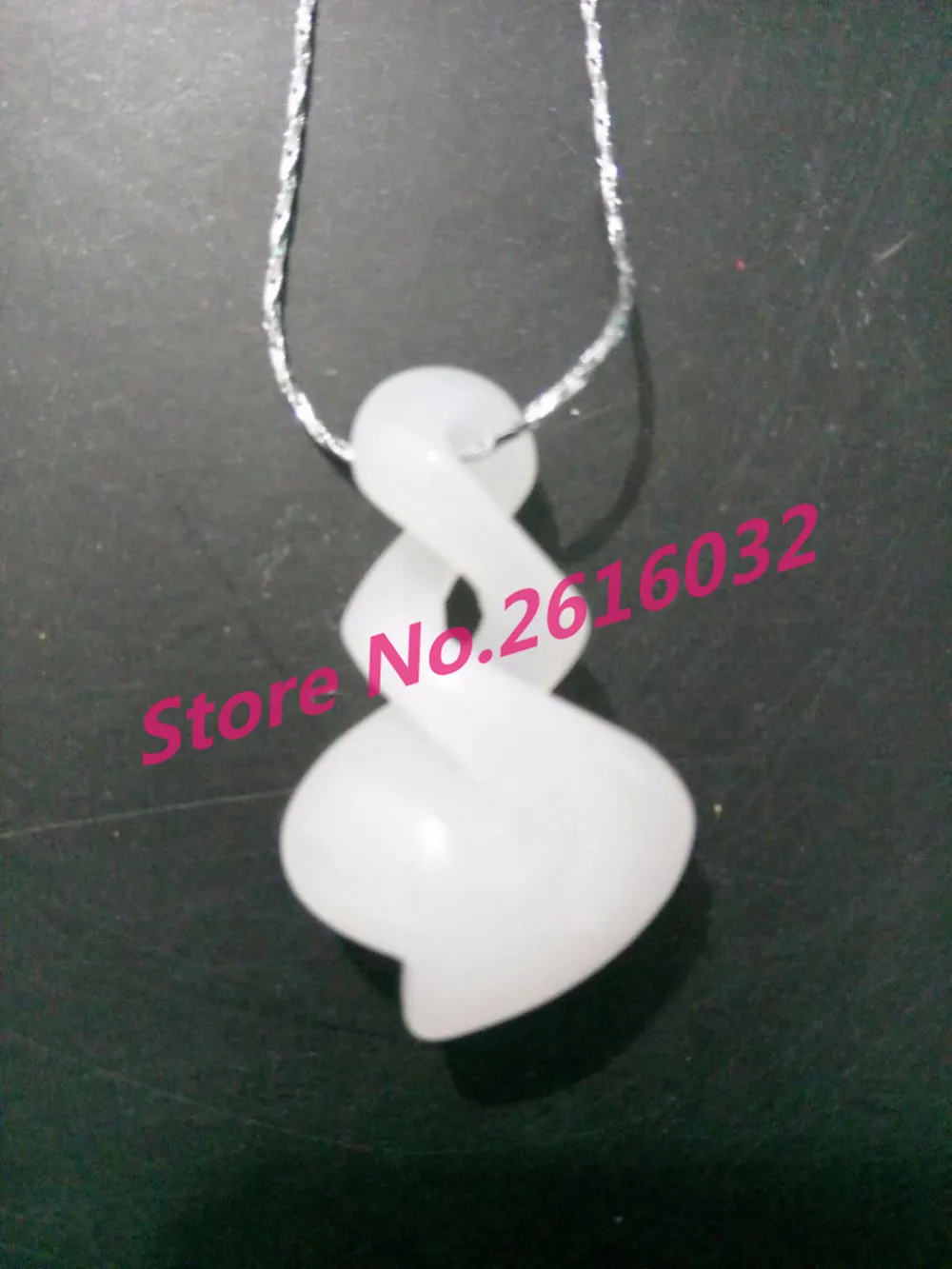 TNUKK-New-Zealand-Maori-Triple-Twist-Nephrite-stone-Pendant-Free-Shipping-Green-White-and-white (4)