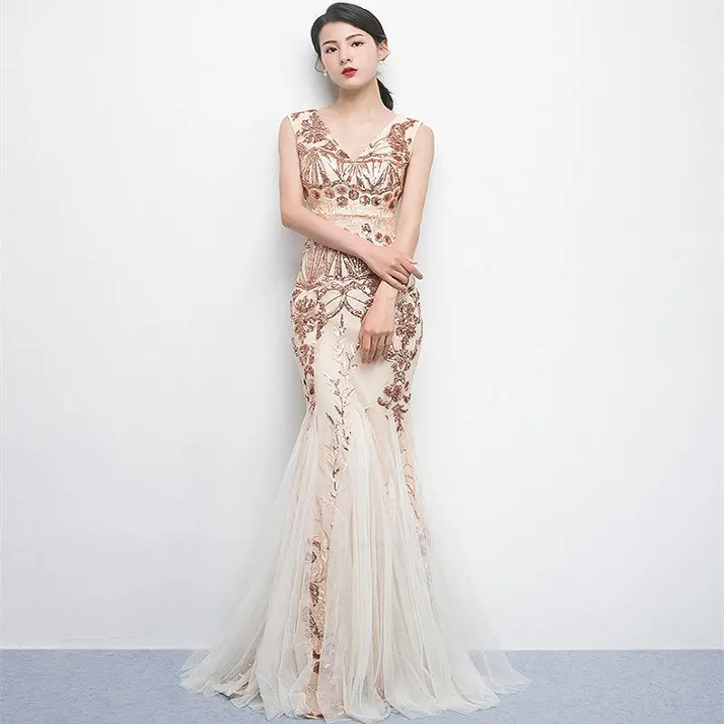 

Long Sleeveless Sequins Evening Party Dress For Wedding Lace Appliques Mesh Prom Dress V Neck Ruched Backless Formal Gowns