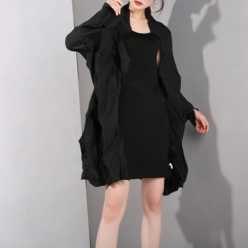 [EAM] 2019 جديد الربيع الصيف V-طوق كم طويل أسود غير النظامية مطوي سبليت المشتركة حجم كبير سترة النساء معطف الأزياء JL31