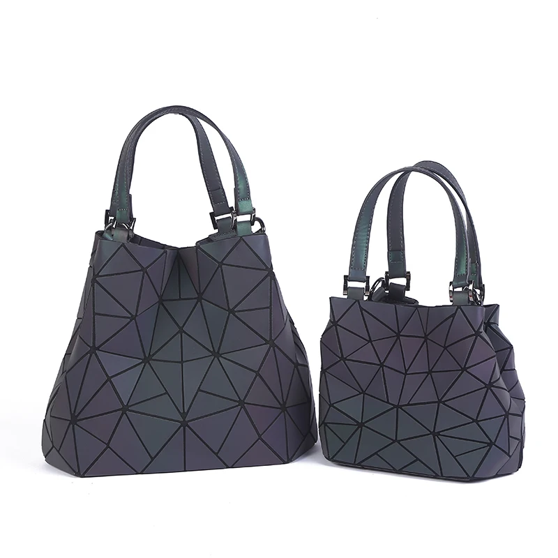 Kopen 2018 tas Vrouwen Lichtgevende sac Aktetas Diamond Tote Geometrie Gewatteerde Schoudertassen Laser Vlakte Vouwen Handtassen bolso