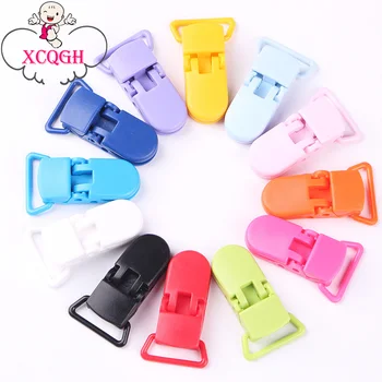 

XCQGH 100PCS 20mm KAM Brand Plastic Clips Transparent Pacifier Clip Soother Holder for Baby Pacifier