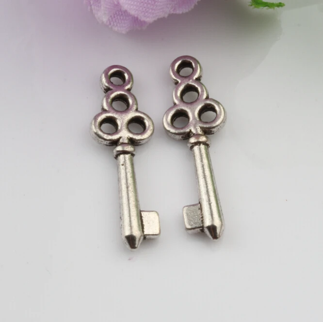 

90 Pcs Cute Tibetan Silver Key 21mm Charm Pendant 6.5mmx21.5mm (1553)