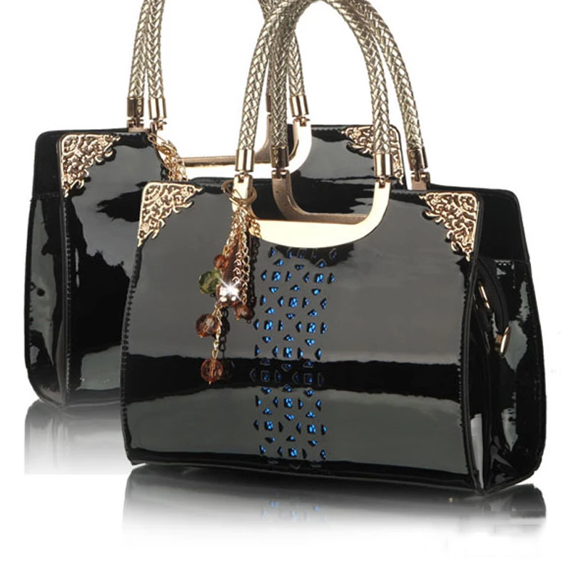 

2018 Hard High-grade PU Leather women Handbags package Hollow Out Lady Solid black messenger bag Shoulder Bags W0074