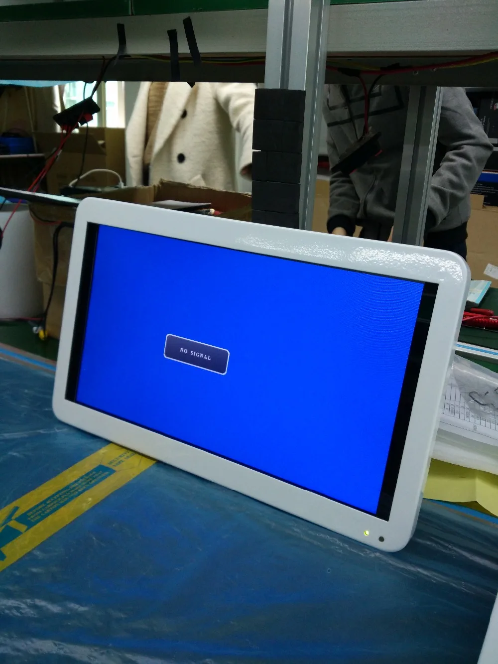 

18.5-inch metal frame wall mount android bus monitor 2 AV input ceiling display with Android4.4 O.S. 3G 4G GPS VGA HDMI USB SD