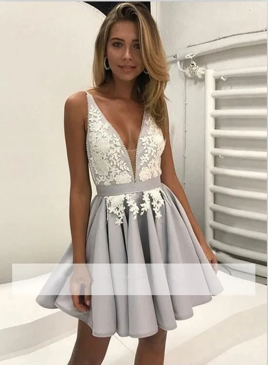 

Silver 2019 Homecoming Dresses A-line Deep V-neck Short Mini Appliques Lace Backless Elegant Cocktail Dresses