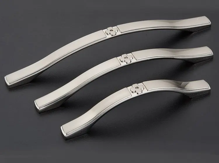 On Both Sides Of The White Mixed Color Cook House Cabinet Handles and Knobs (C:C:160MM L:191MM) | Обустройство дома