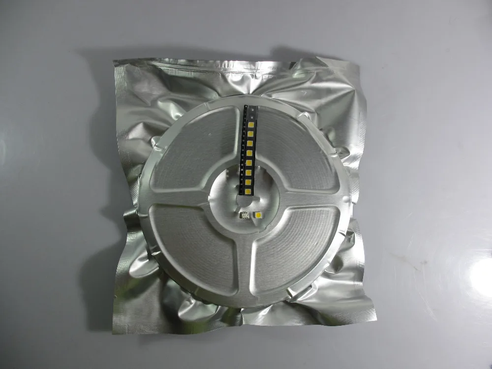 

1000 pcs 9~12 LM 2700~2850K Warm White PLCC-6 5050 3-CHIPS LED Bulb Strip Light
