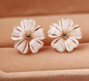 

clip earrings without piercing, White Rhinestone five leaves and plum blossom flowers ear clip no pierced earrings brincos