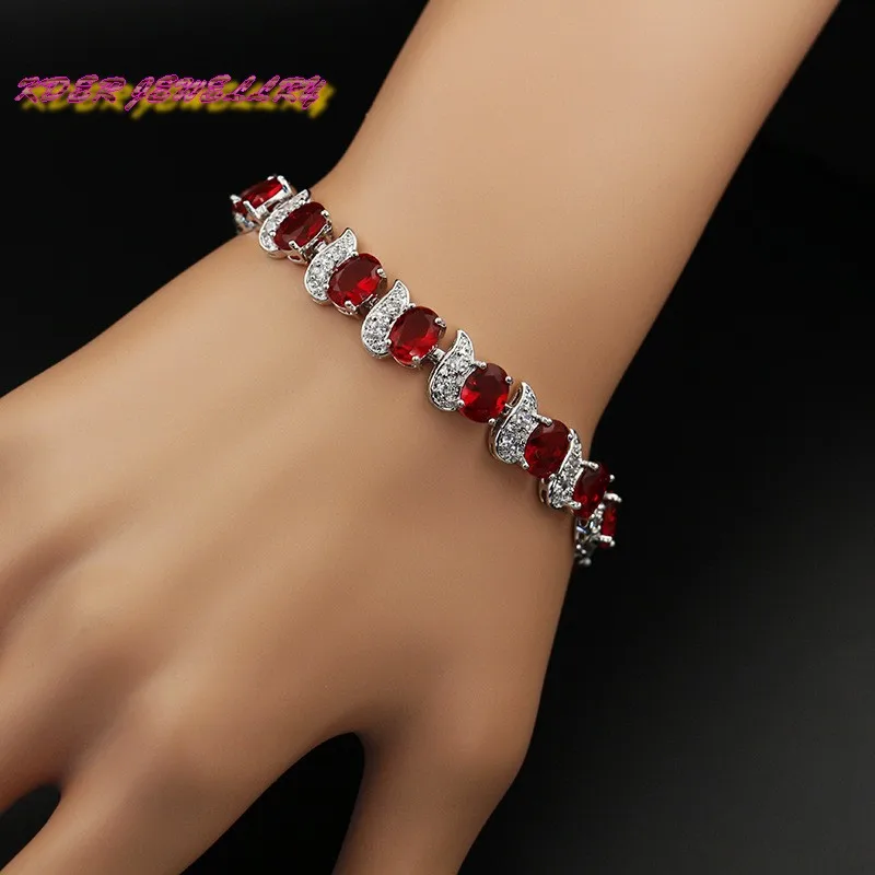 

Fashion alloy woman's zircon leaf-shaped bracelet