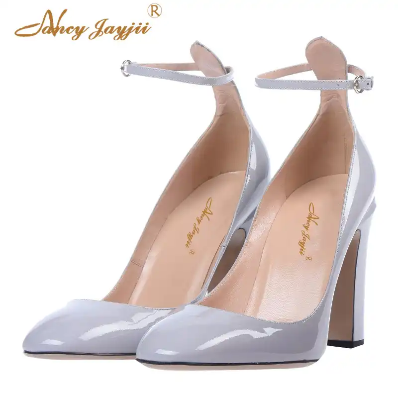 famous footwear pumps
