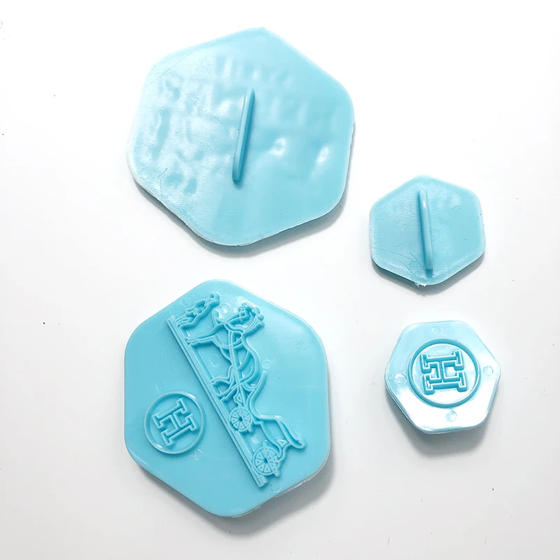 1Set Famous Brand Bags Logo Shaped Biscuits Mold Cutters Letter H Cookie Moulds DIY Baking Stamp Mould Cake Decorting Mold Tools3