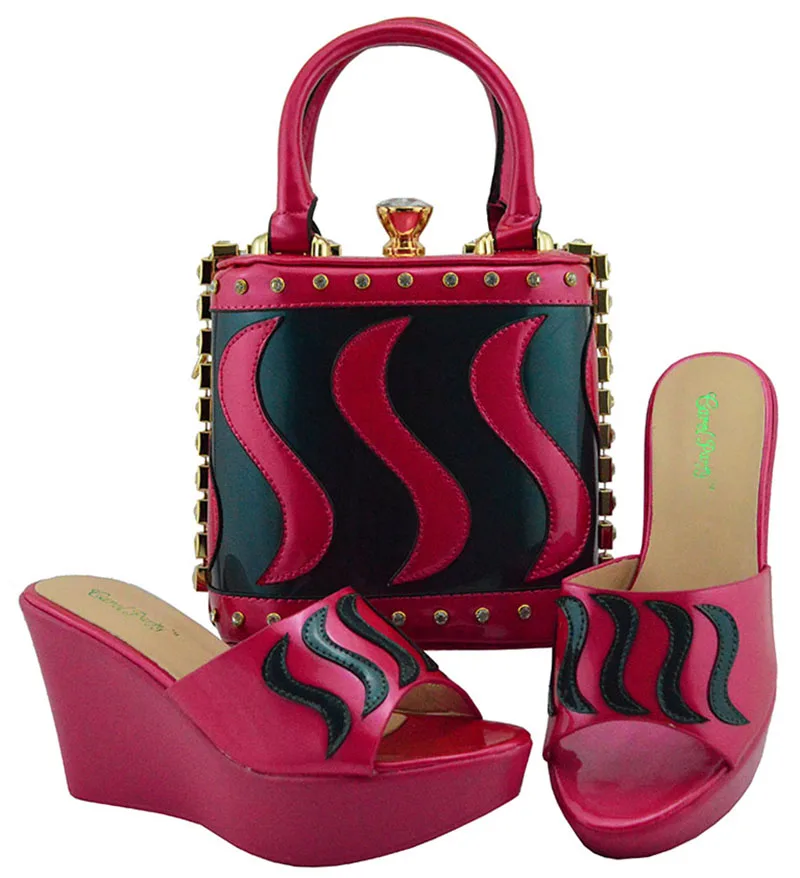 Nigérian Ensemble bleu Italien wine pourpre Chaussures or Assorties Md005 Coins Partie À peach fuchsia Et Design Chaussure Royal Femmes De Sac Mode Pour Noir teal 0qvwwg
