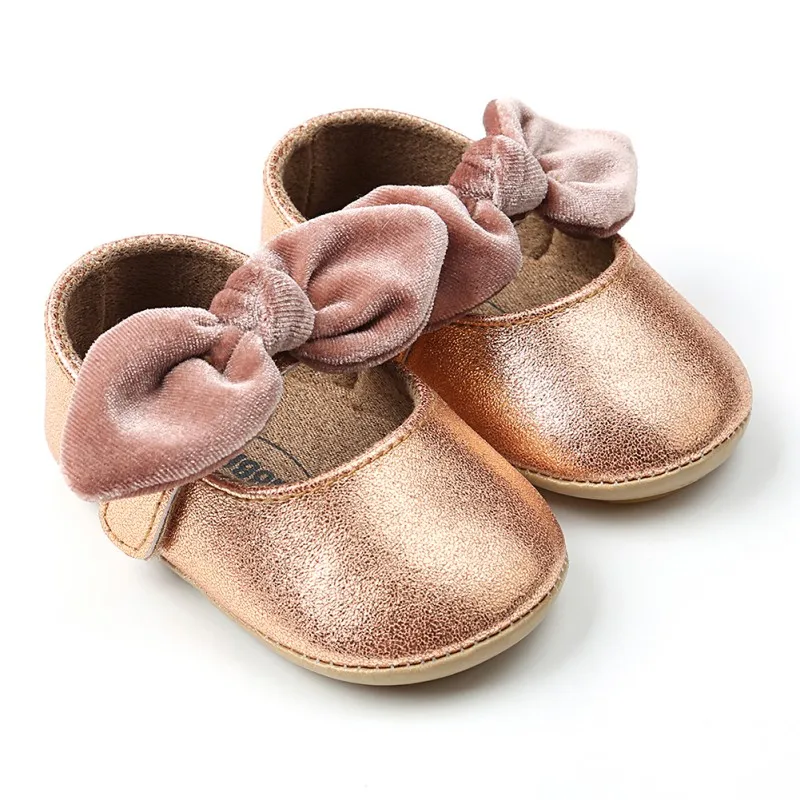 Модная обувь на мягкой подошве с бантиком для маленьких девочек 0-18 месяцев нескользящая обувь для первых прогулок принцессы 2018 г. летняя