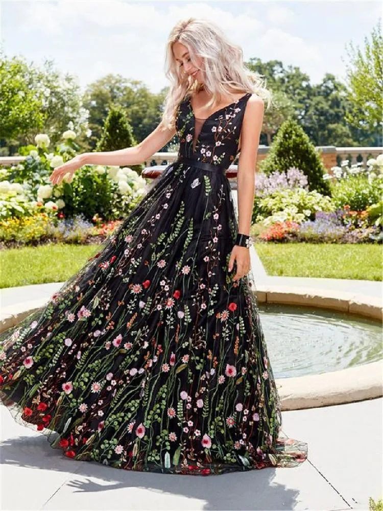 

Sexy Black Bohemian Long Prom Dresses 2019 Women Party V-neck Tulle Embroidery Lace Backless Beach BOHO Evening Gowns